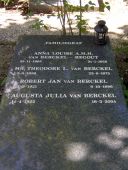 Anna Louise Angéle Marie Hubertine Regout ev Theodore Louis van Berckel en hun kinderen Robert Jan van Berckel en Augusta Julia van Berckel