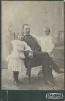Herman Egbert Grol met zijn dochter Gusta en zoon Kees \ F1434  